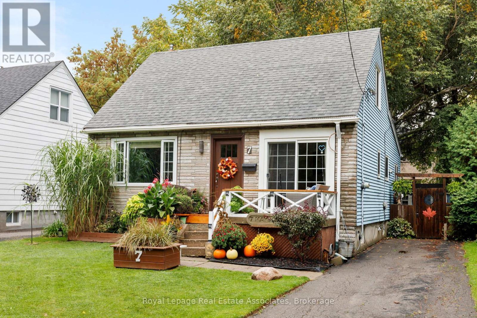 7 Maybourne Ave, Toronto, ON M1L 2V6