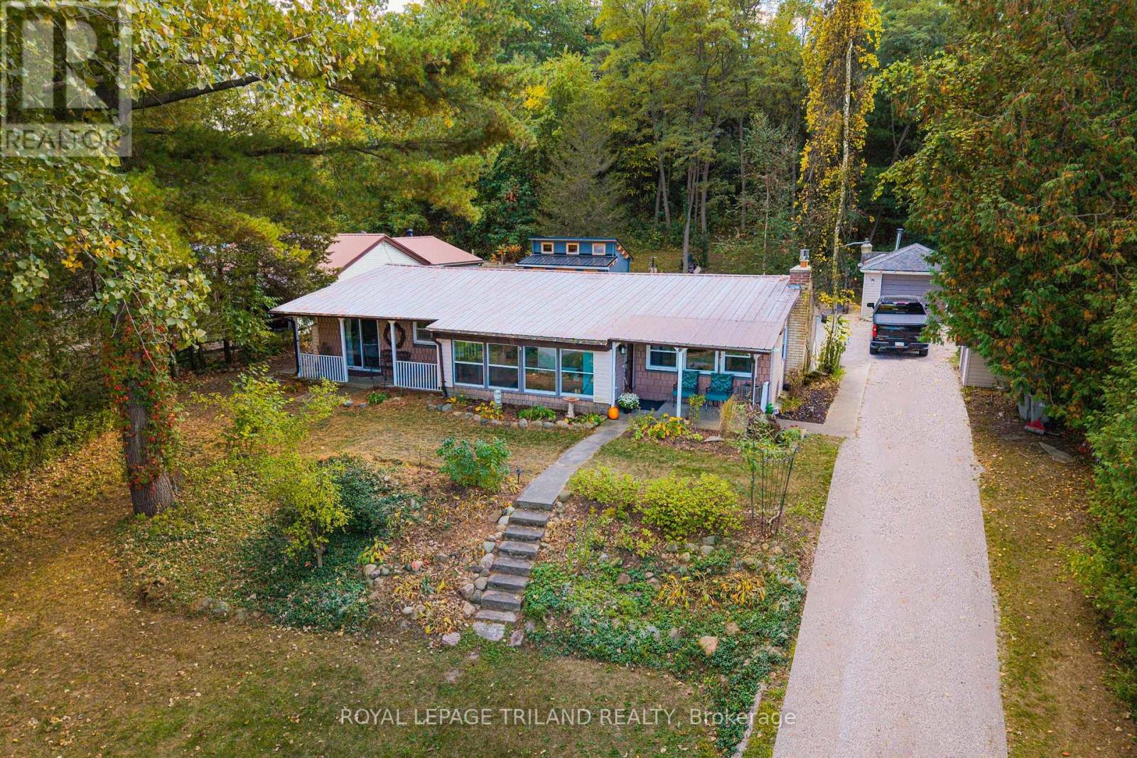 7707 Patrick St, Lambton Shores, ON N0M 2L0