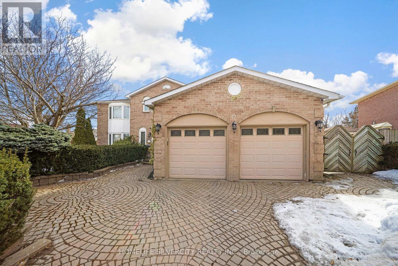 14 Rembrandt Cres, Brampton, ON L6Y 3M8