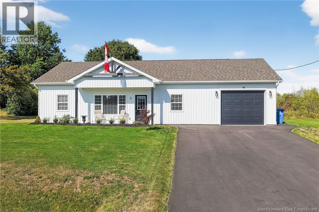 5 Hunwicks St, Salisbury, NB E4J 0E3