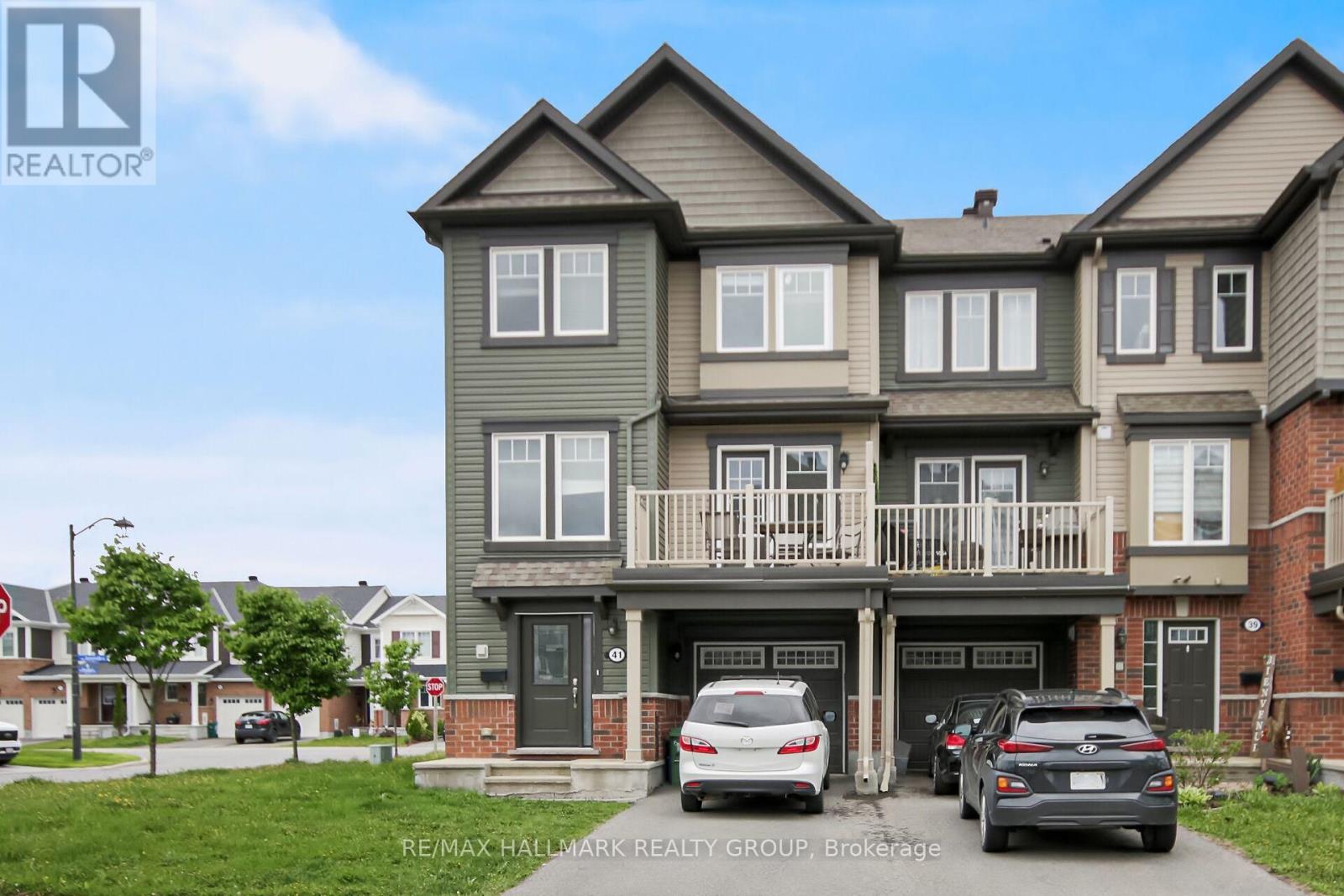 41 Maroma St, Ottawa, ON K4A 3W4