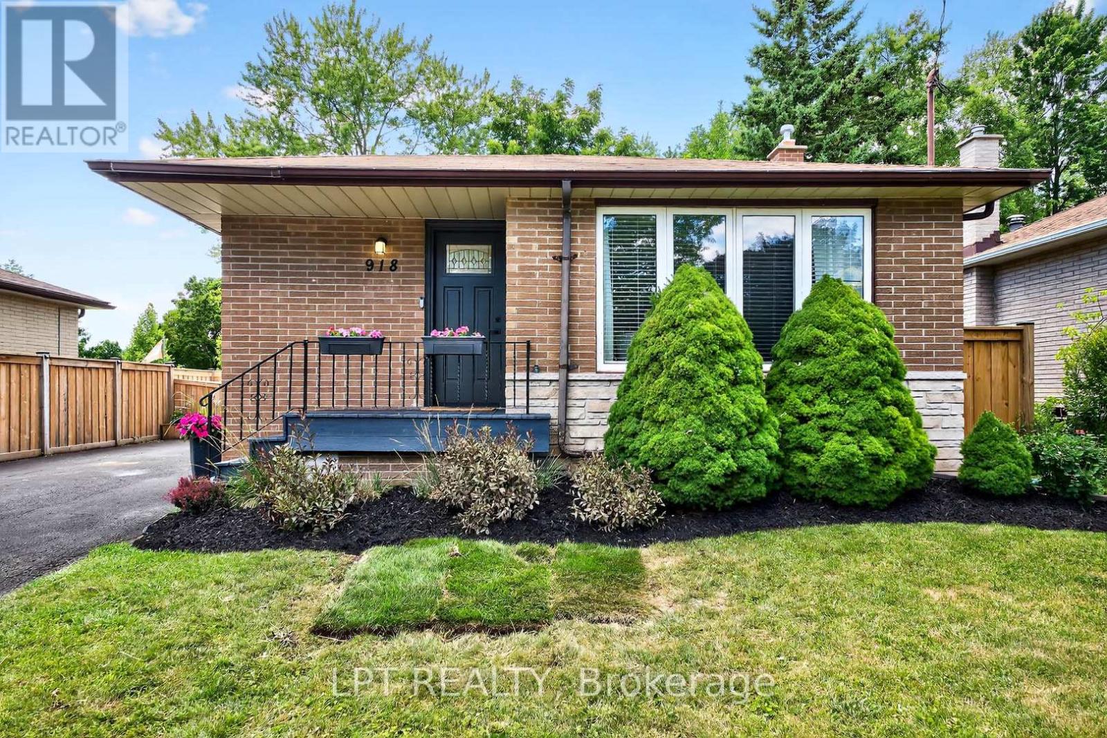 918 Walton Blvd, Whitby, ON L1N 3G5