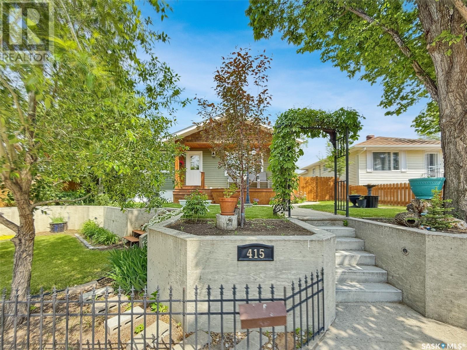 415 6 Avenue Southeast, Swift Current, SK S9H 3P4