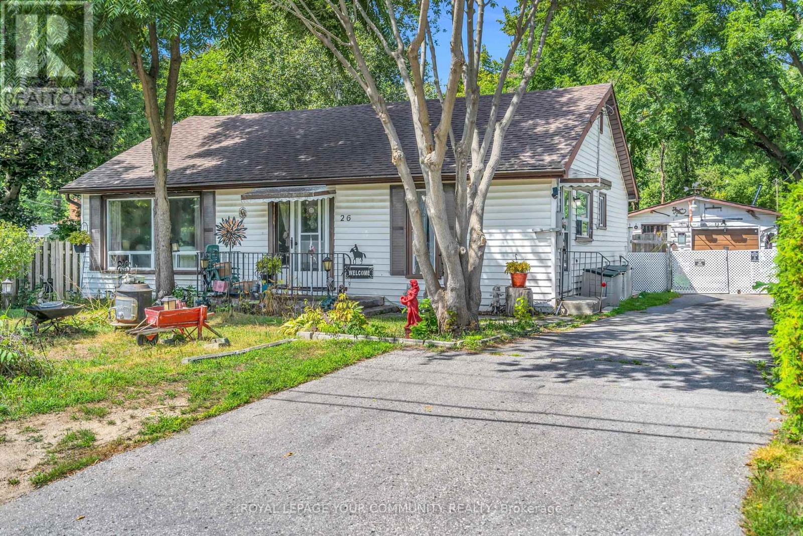26 St James St, Georgina, ON L0E 1R0