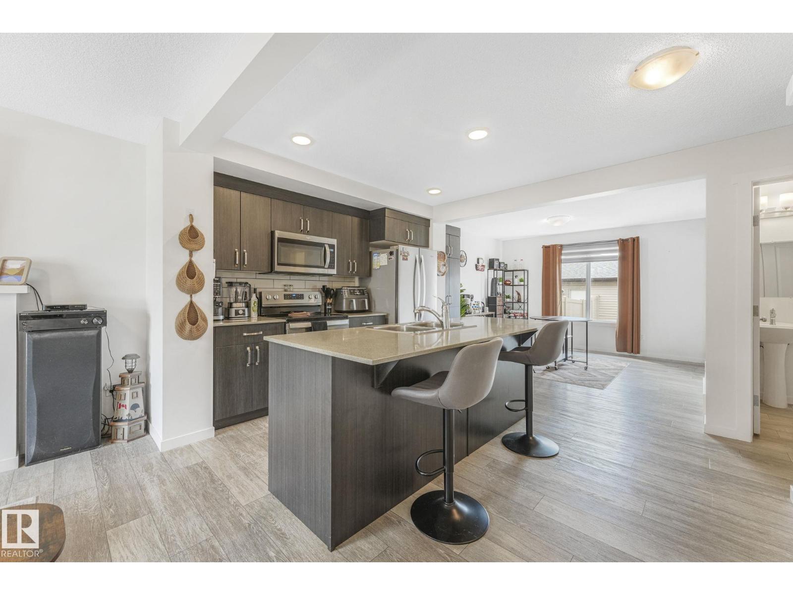 1094 Cy Becker Rd NW, Edmonton, AB T5Y 3Z9