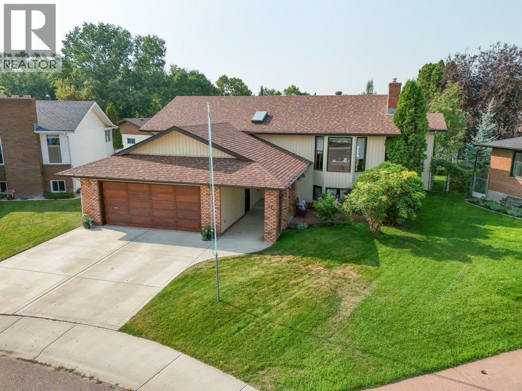 17 Iris Ct SE, Medicine Hat, AB T1B 2S1