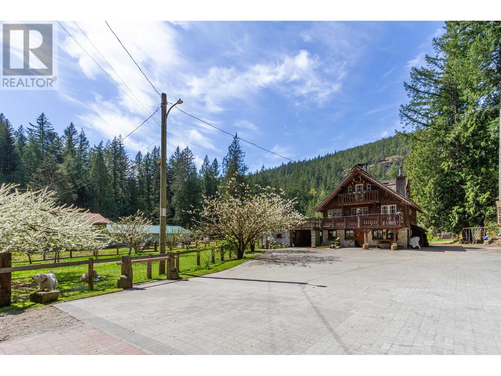 8101 Paradise Valley Rd, Squamish, BC V0N 1H0