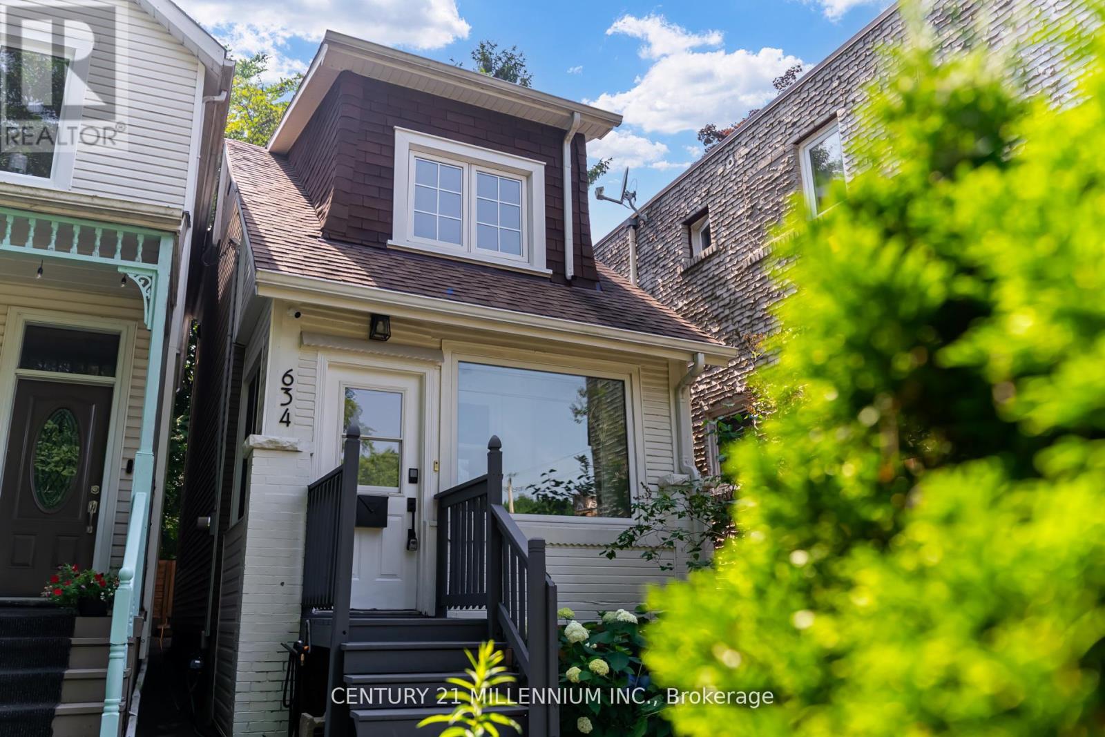 634 Woodbine Ave, Toronto, ON M4E 2J1