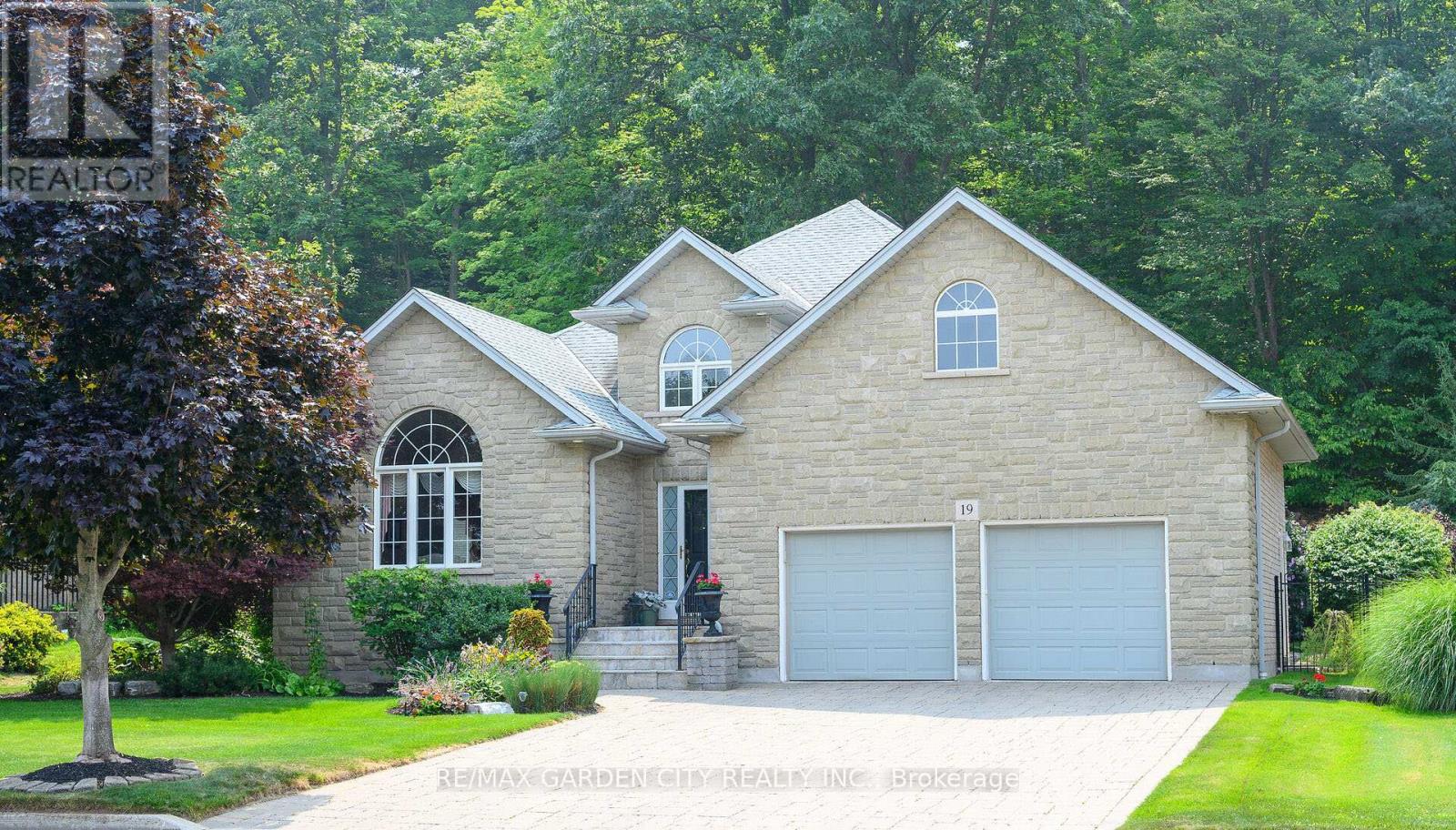 19 Bell Ave, Grimsby, ON L3M 1B2