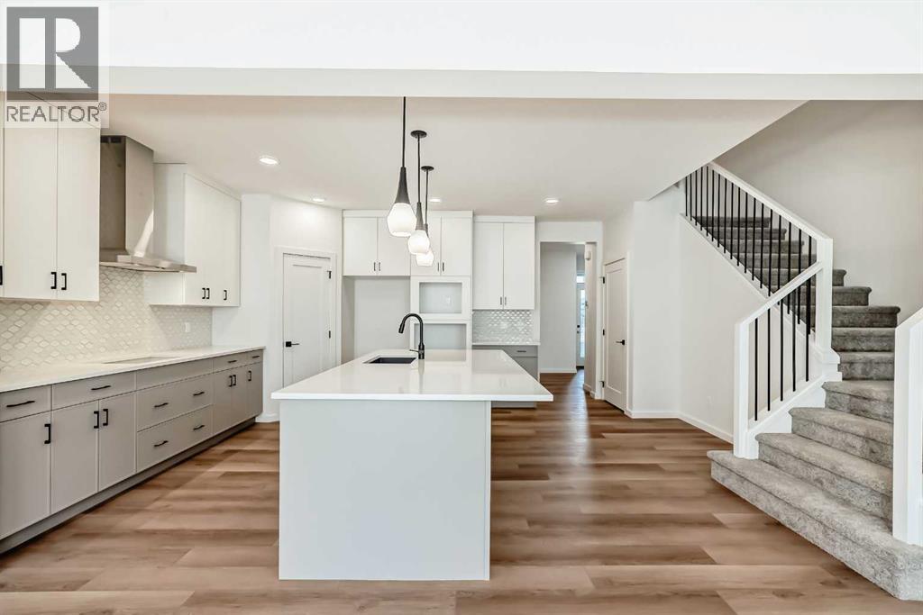 49 Royston Grv NW, Calgary, AB T3L 0M3