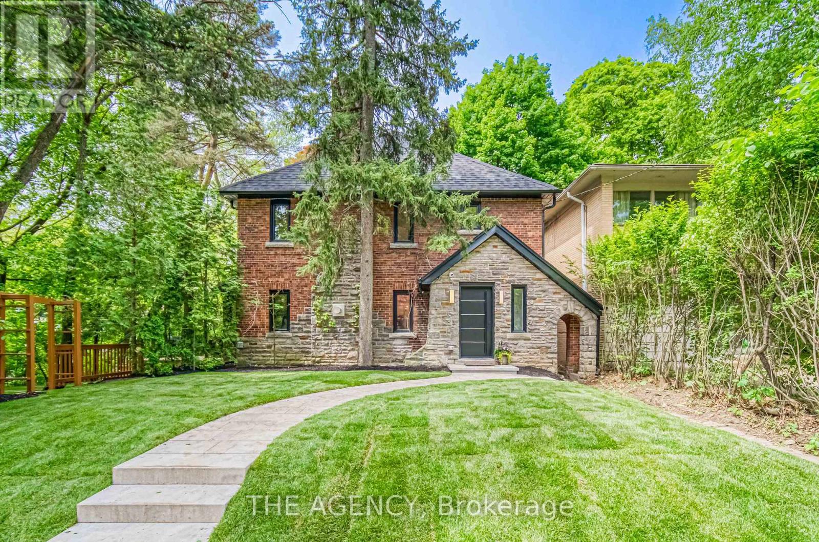 16 Duncannon Dr, Toronto, ON M5P 2M1