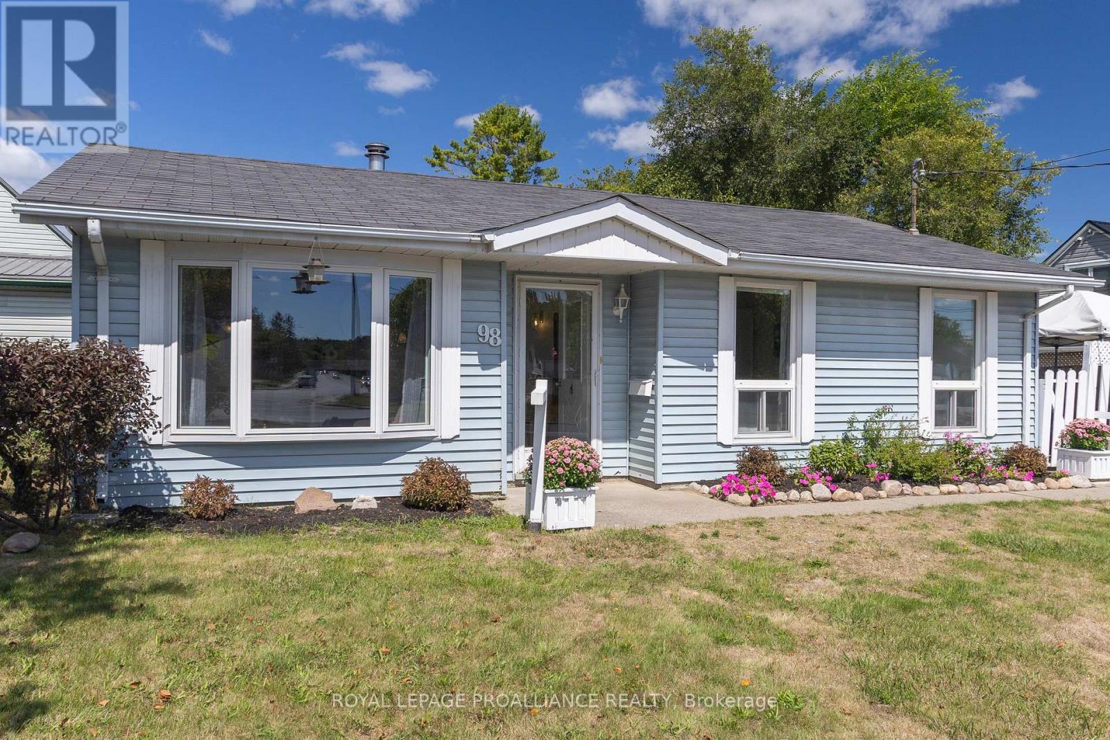 98 E Davis St, Quinte West Trenton Ward, ON K8V 6H4