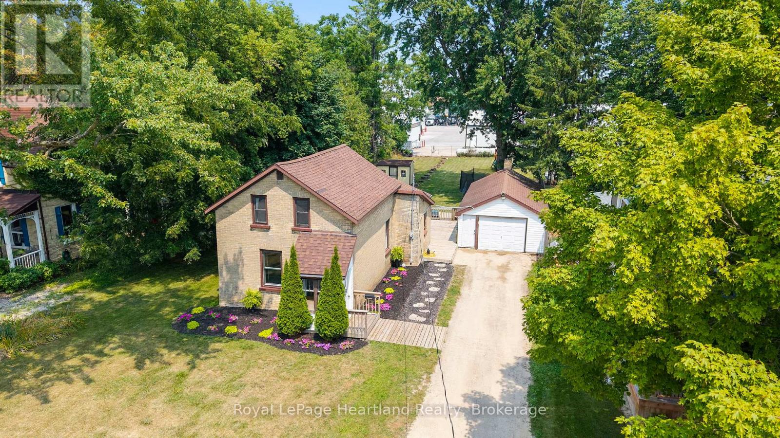 67 Robertson St, Minto, ON N0G 1Z0