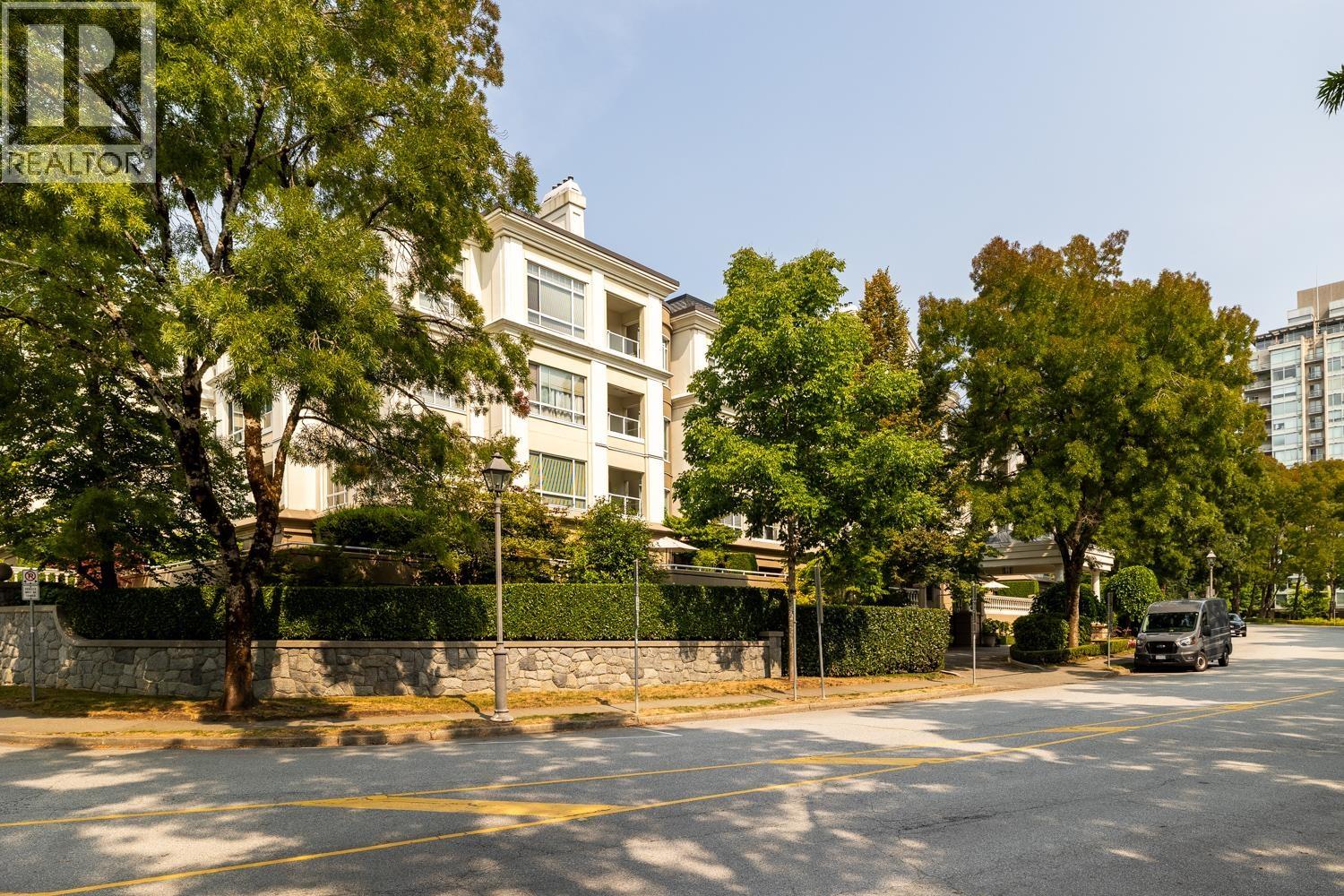 5735 Hampton Place Unit 403, Vancouver, BC V6T 2G8