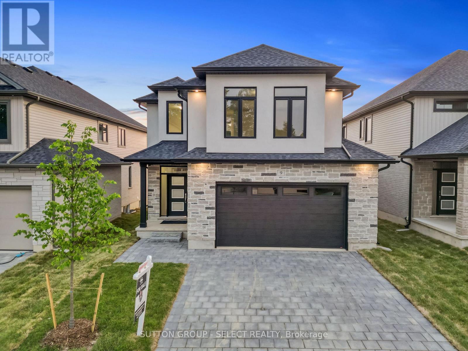 9 7966 Fallon Dr, Lucan Biddulph, ON N0M 1V0
