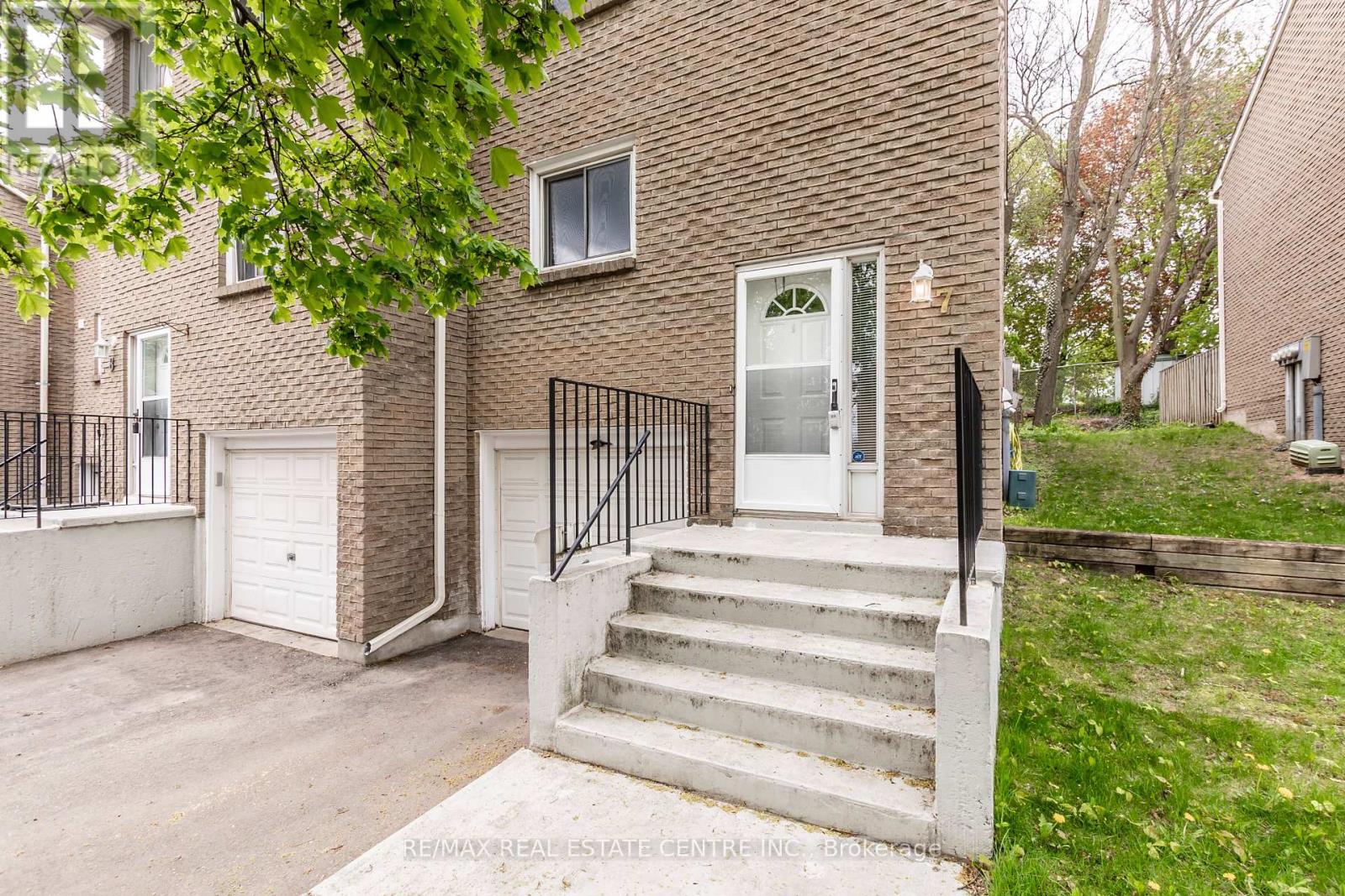 7 121 Morgan Ave, Kitchener, ON N2A 2M4