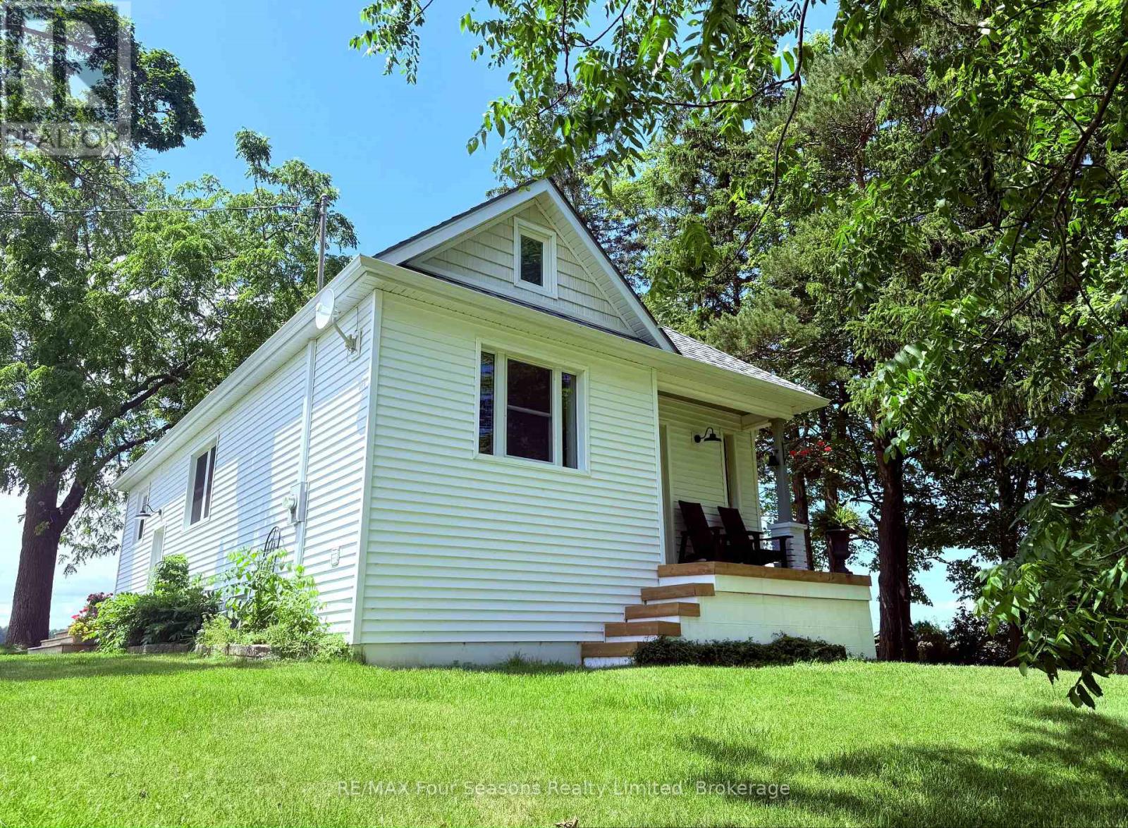 1154 Fairgrounds Rd S, Clearview, ON L0M 1S0