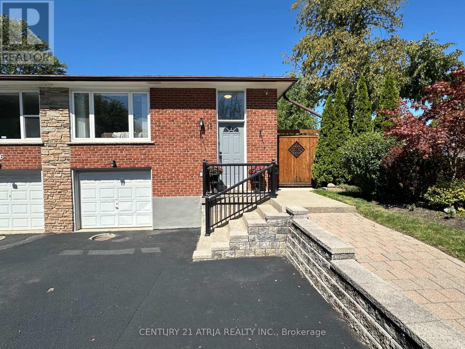 18 Reiber Cres, Toronto Bayview Woods-steeles, ON M2H 1C4