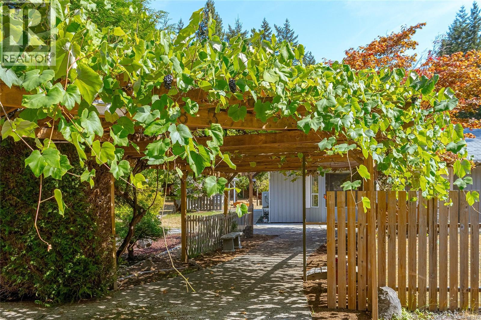 483 Corcan Rd, Qualicum Beach, BC V9K 2E9