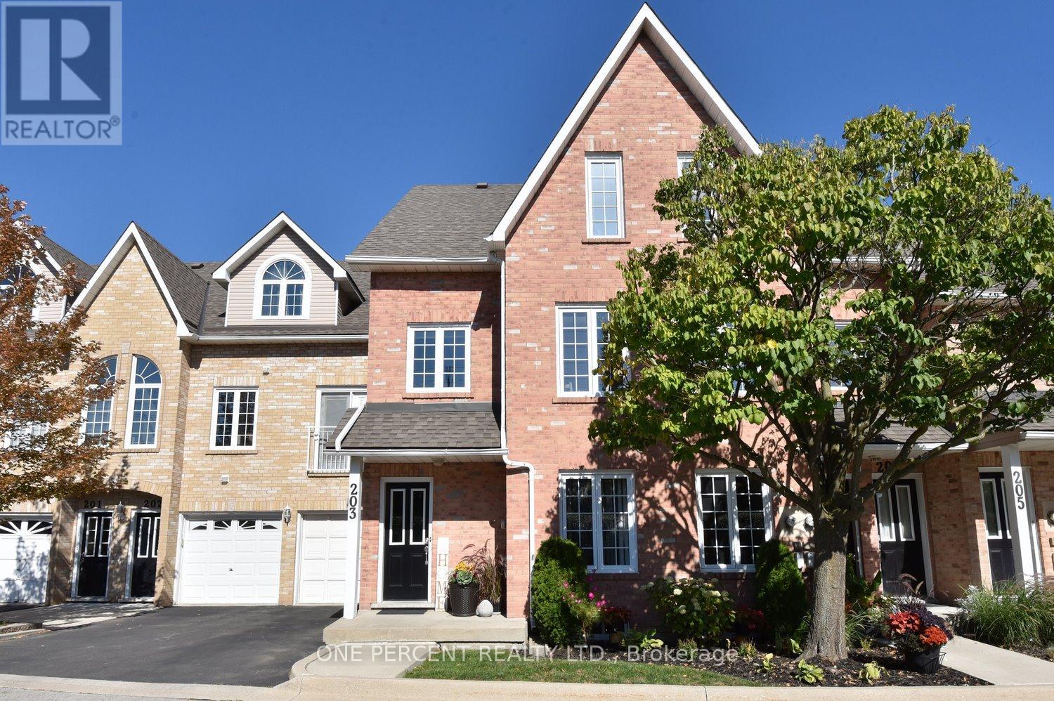 203 2075 Walkers Line, Burlington, ON L7M 4G7