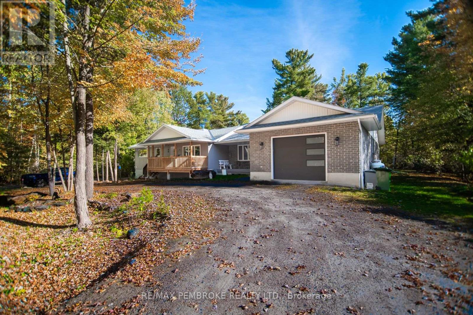 40 Eileen St, Laurentian Valley, ON K8A 6W2