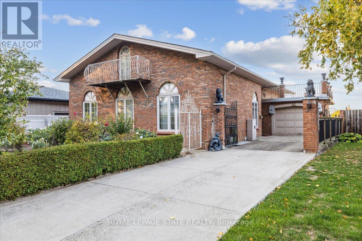 31 Palm Ct, Hamilton, ON L8G 2T9