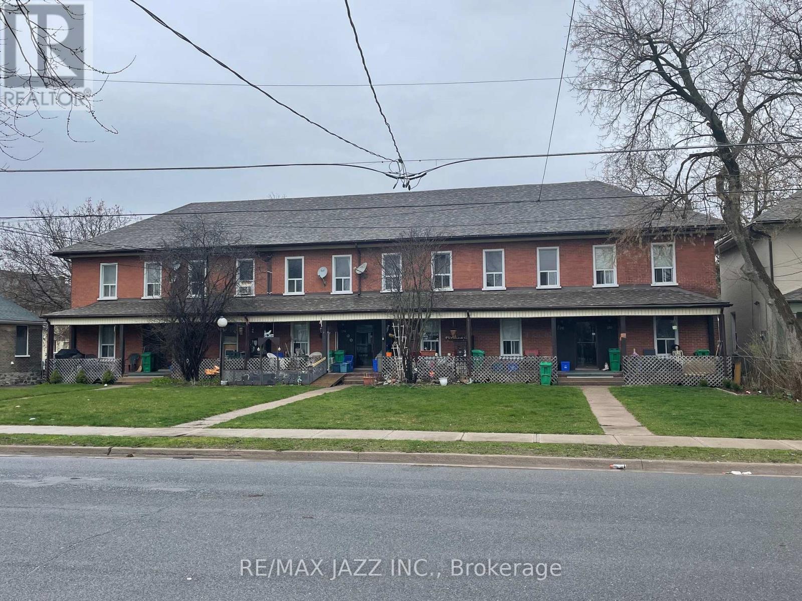 210-220 Perry St, Peterborough, ON K9J 2J2
