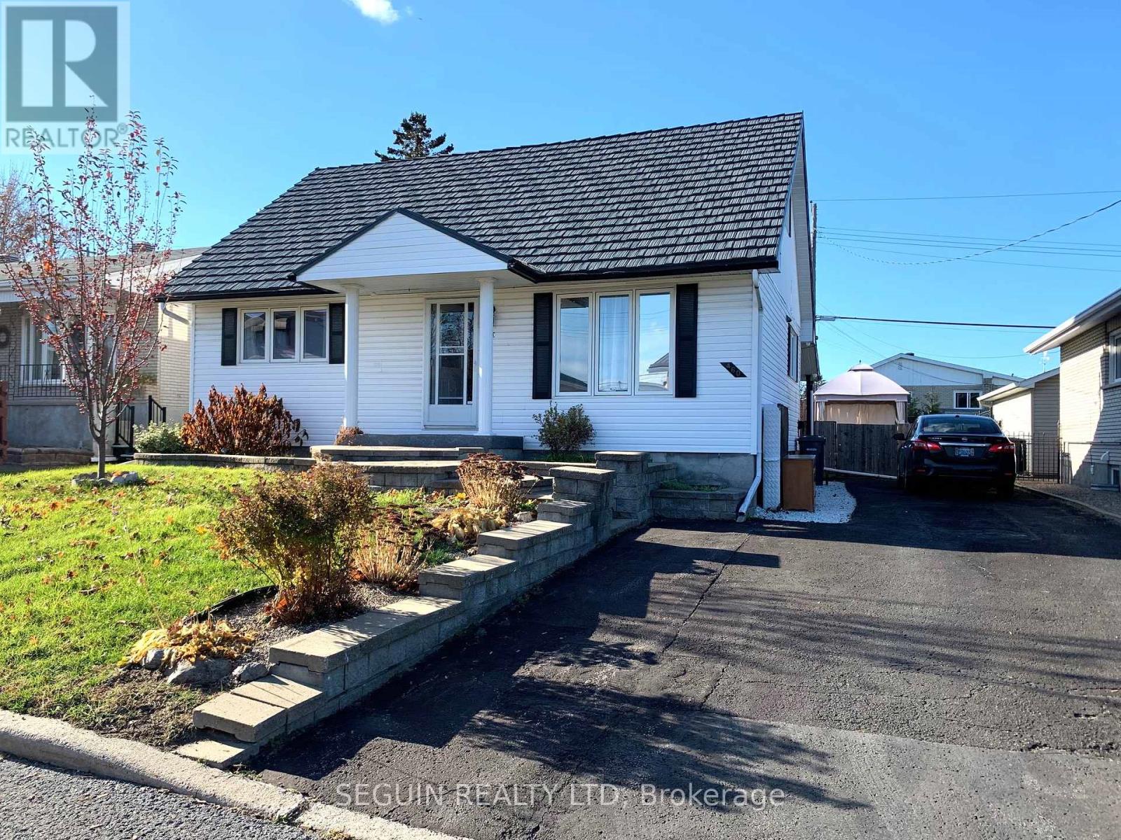 460 Theriault St, Hawkesbury, ON K6A 1Z3