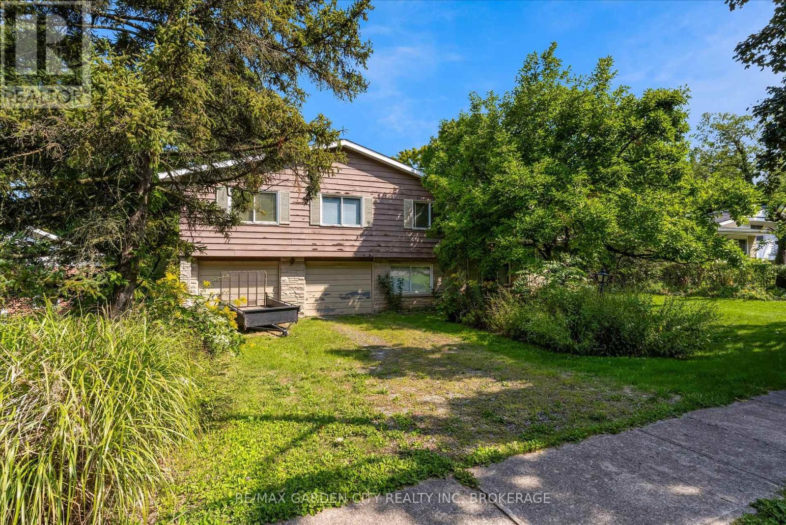 3 Allandale Dr, St. Catharines, ON L2T 1V9
