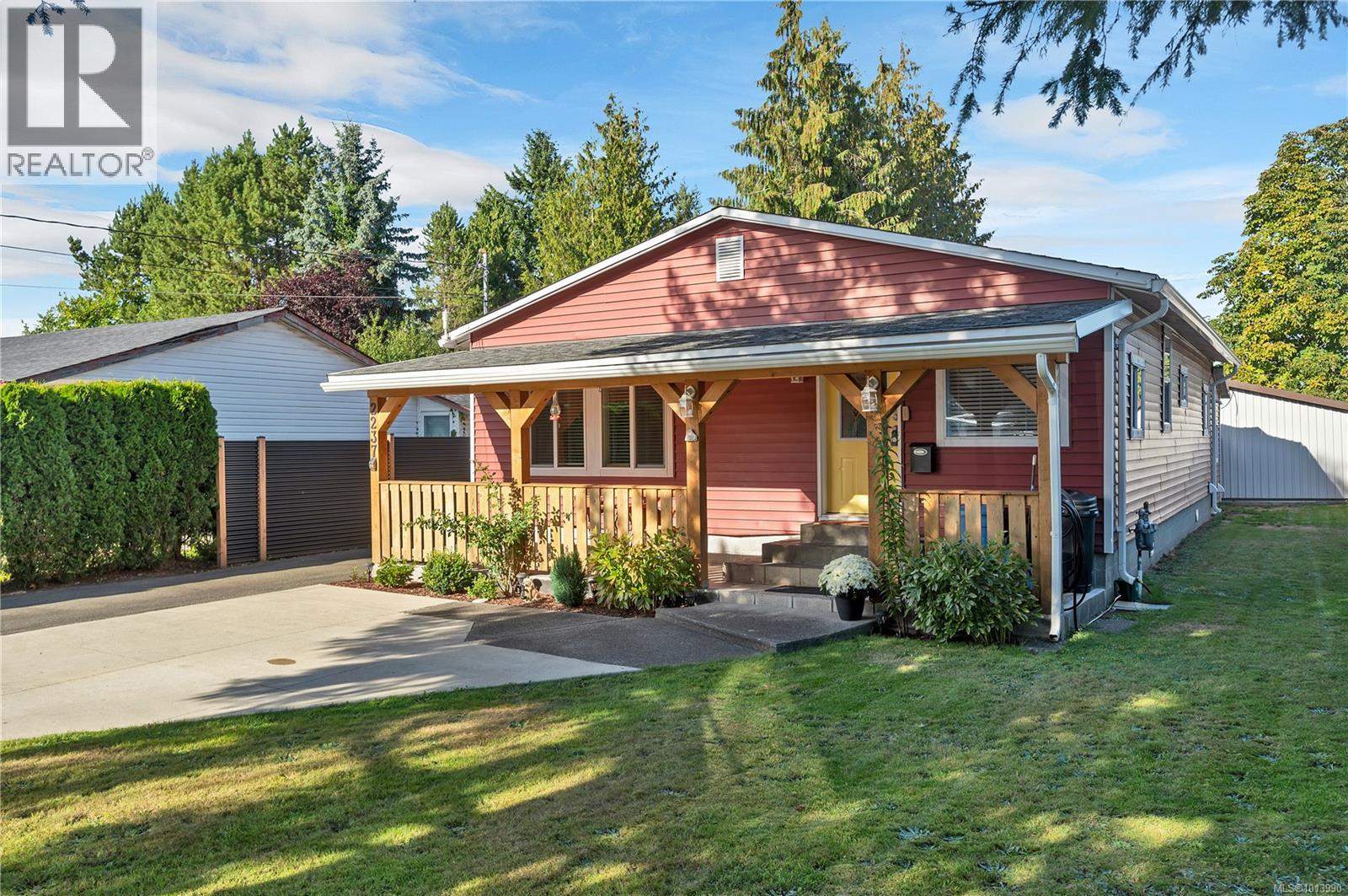 2237 Eardley Rd, Campbell River, BC V9W 1L8