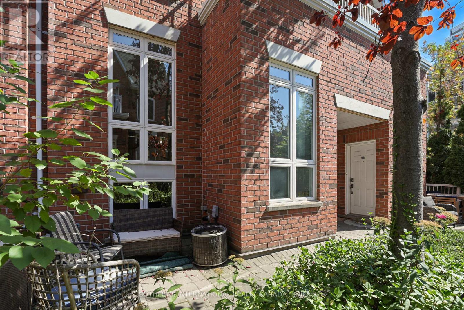 1204 12 Sudbury St, Toronto, ON M6J 3W6
