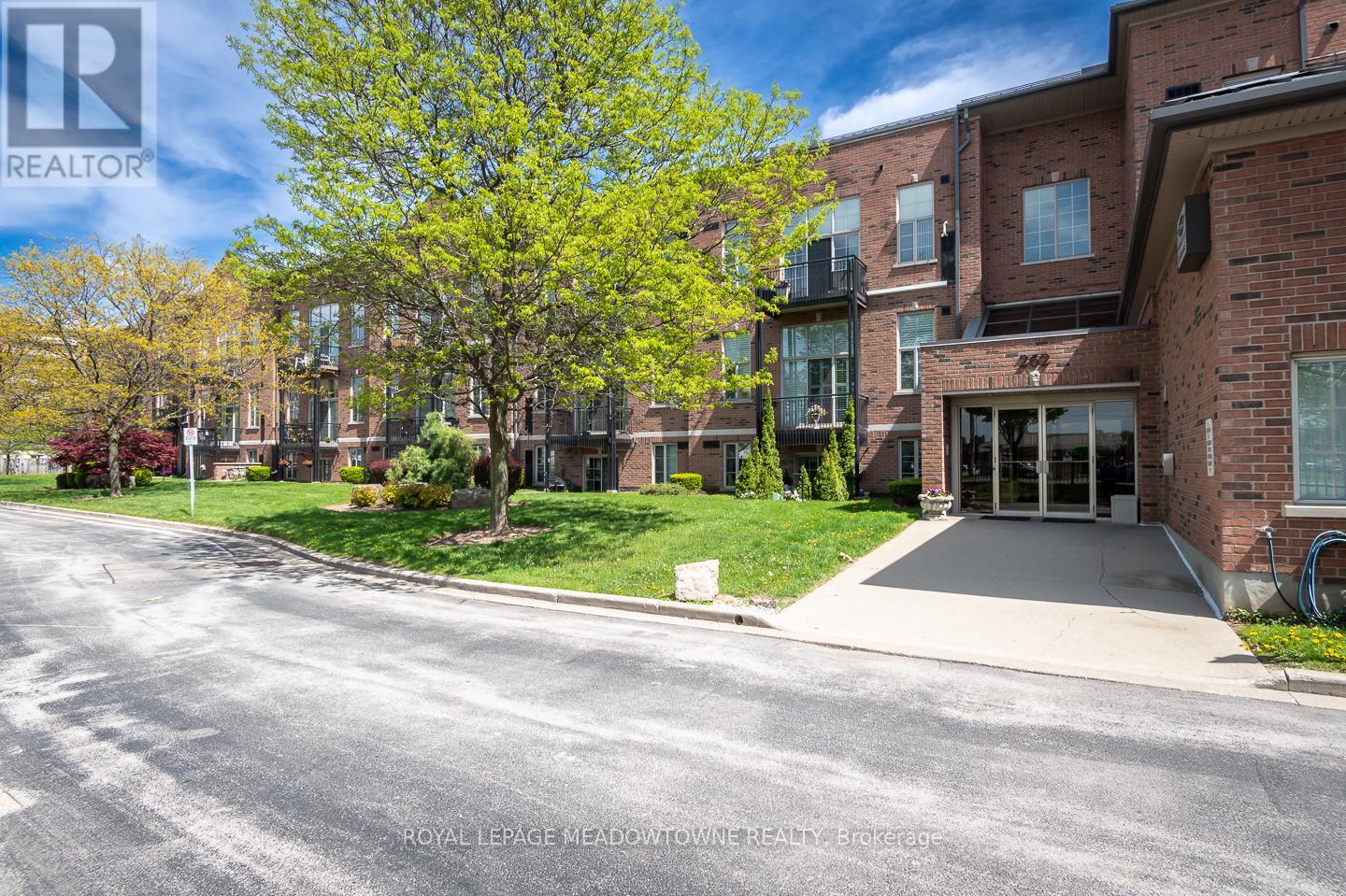 318 262 Dundas St E, Hamilton, ON L0R 2H4