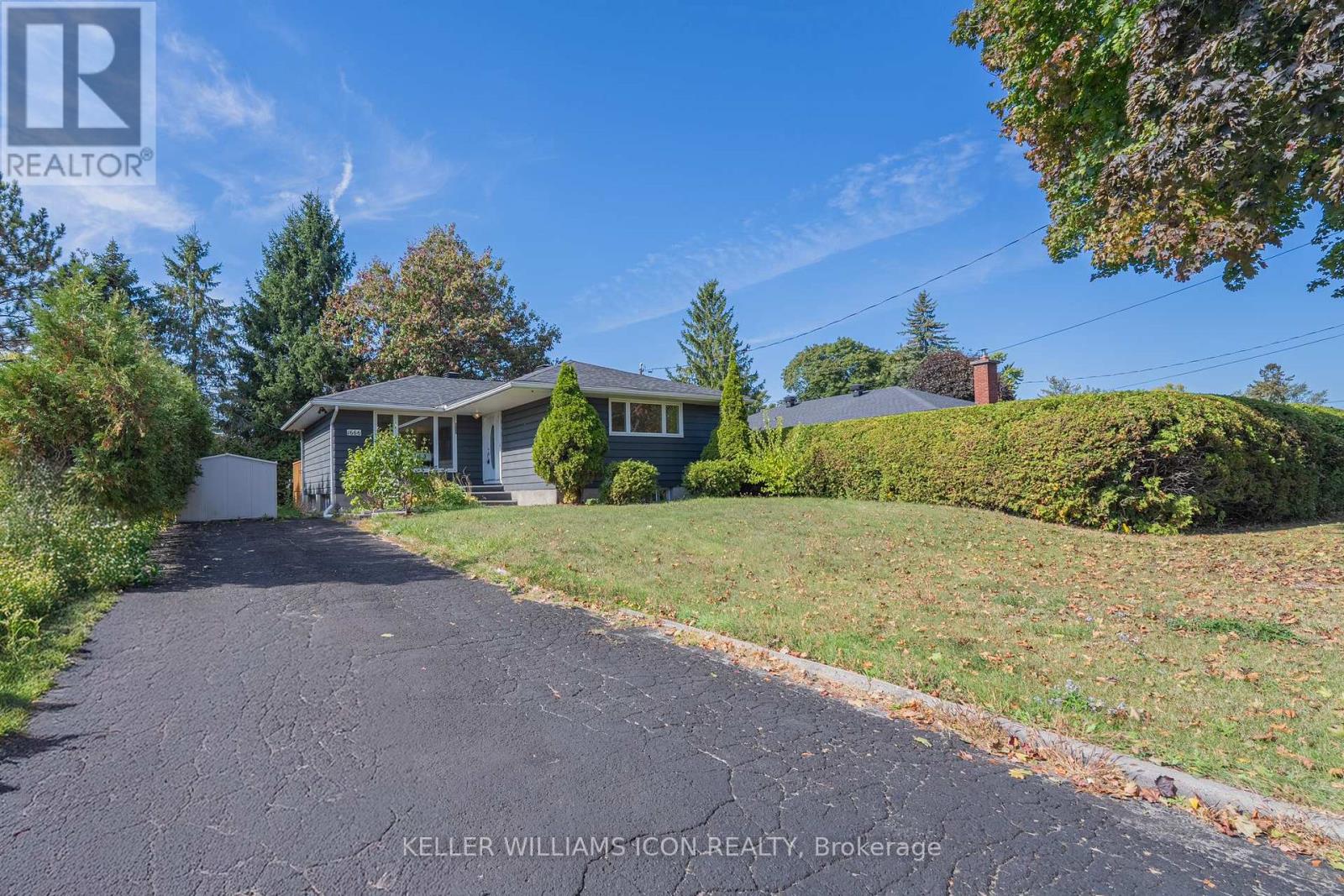 1666 Fisher Ave, Ottawa, ON K2C 1X7