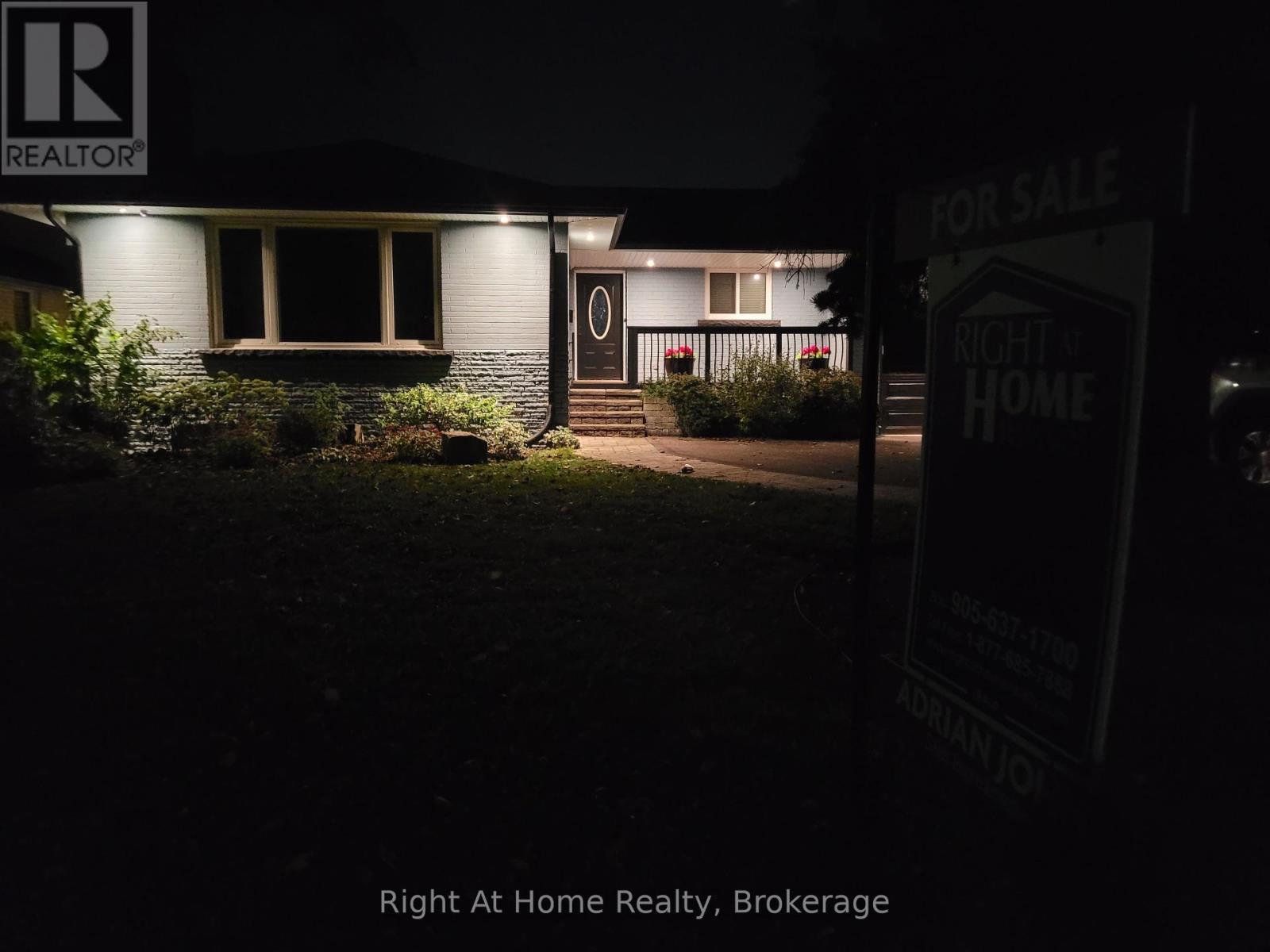 257 Wales Cres, Oakville, ON L6L 3X8