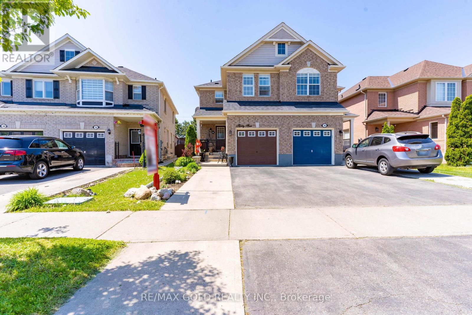 34 Jingle Cres, Brampton, ON L6S 0B2
