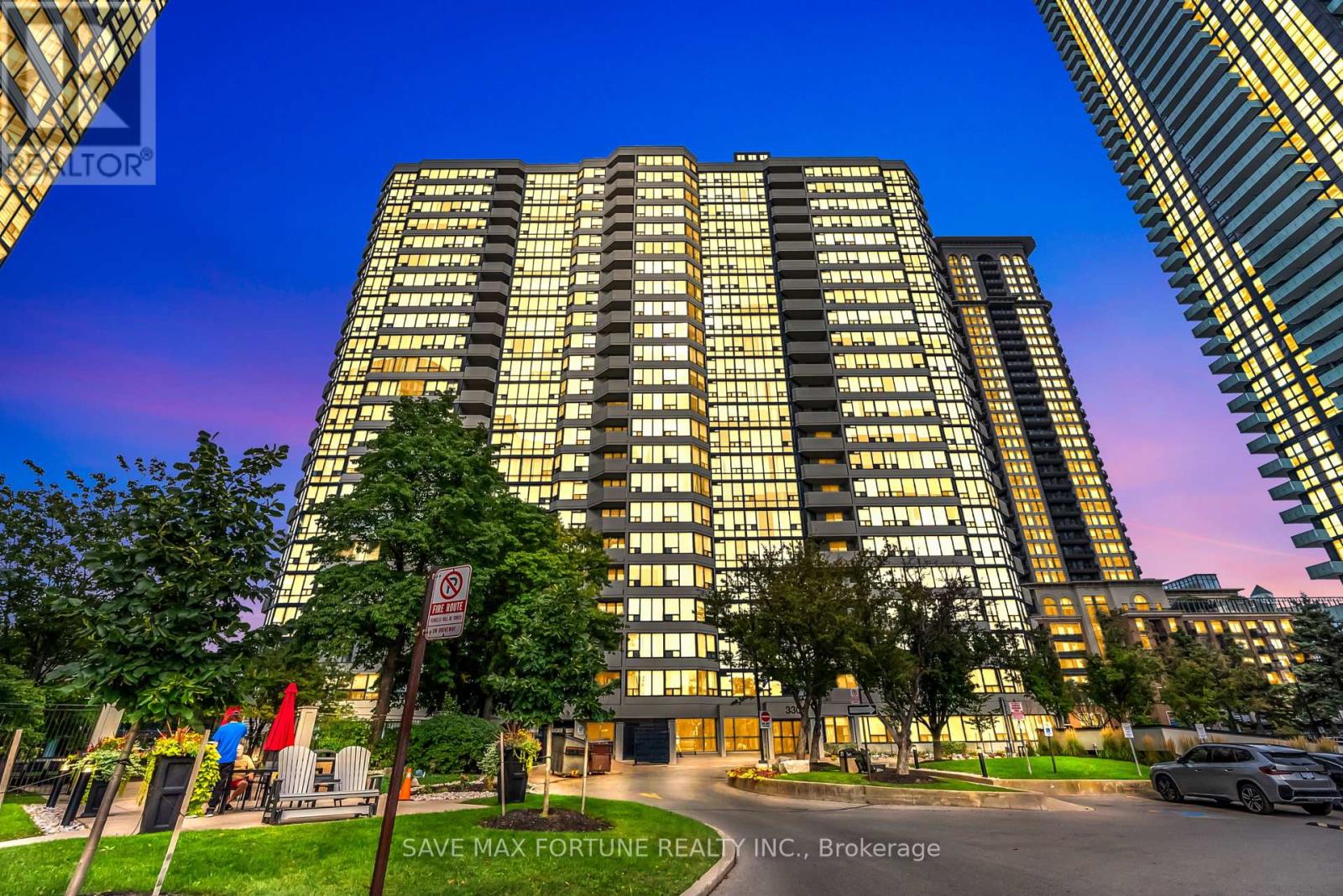 1006 330 Rathburn Rd W, Mississauga, ON L5B 0E1