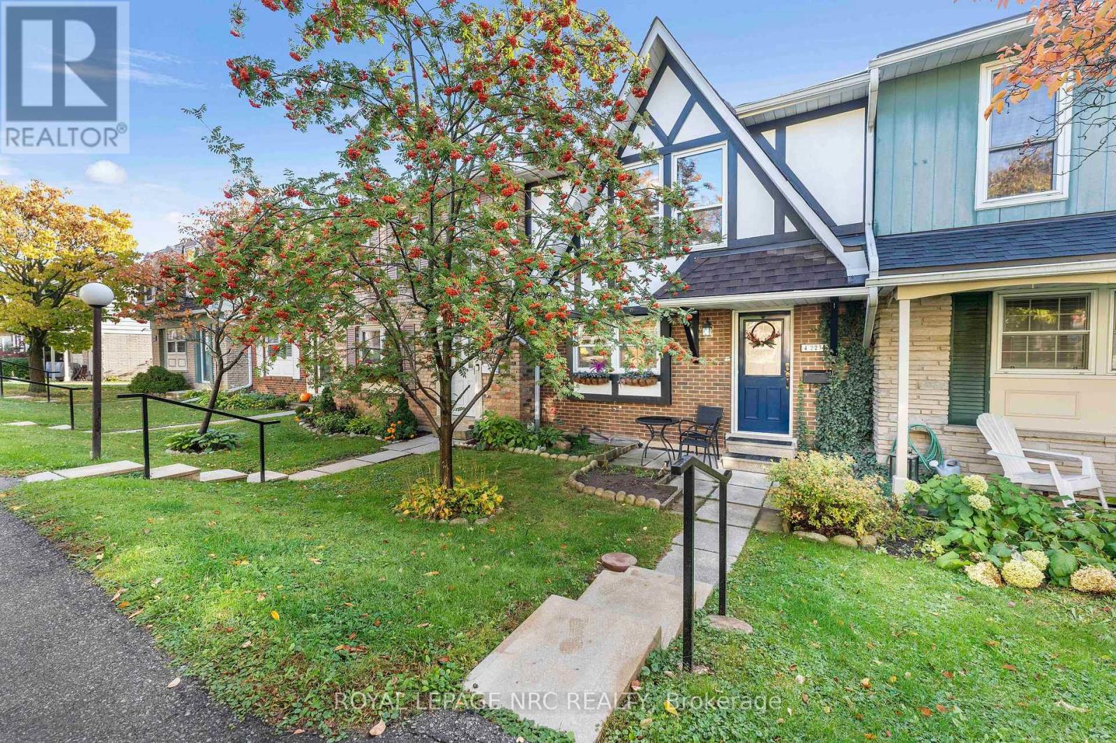 4 2232 Upper Middle Rd, Burlington, ON L7P 2Z9
