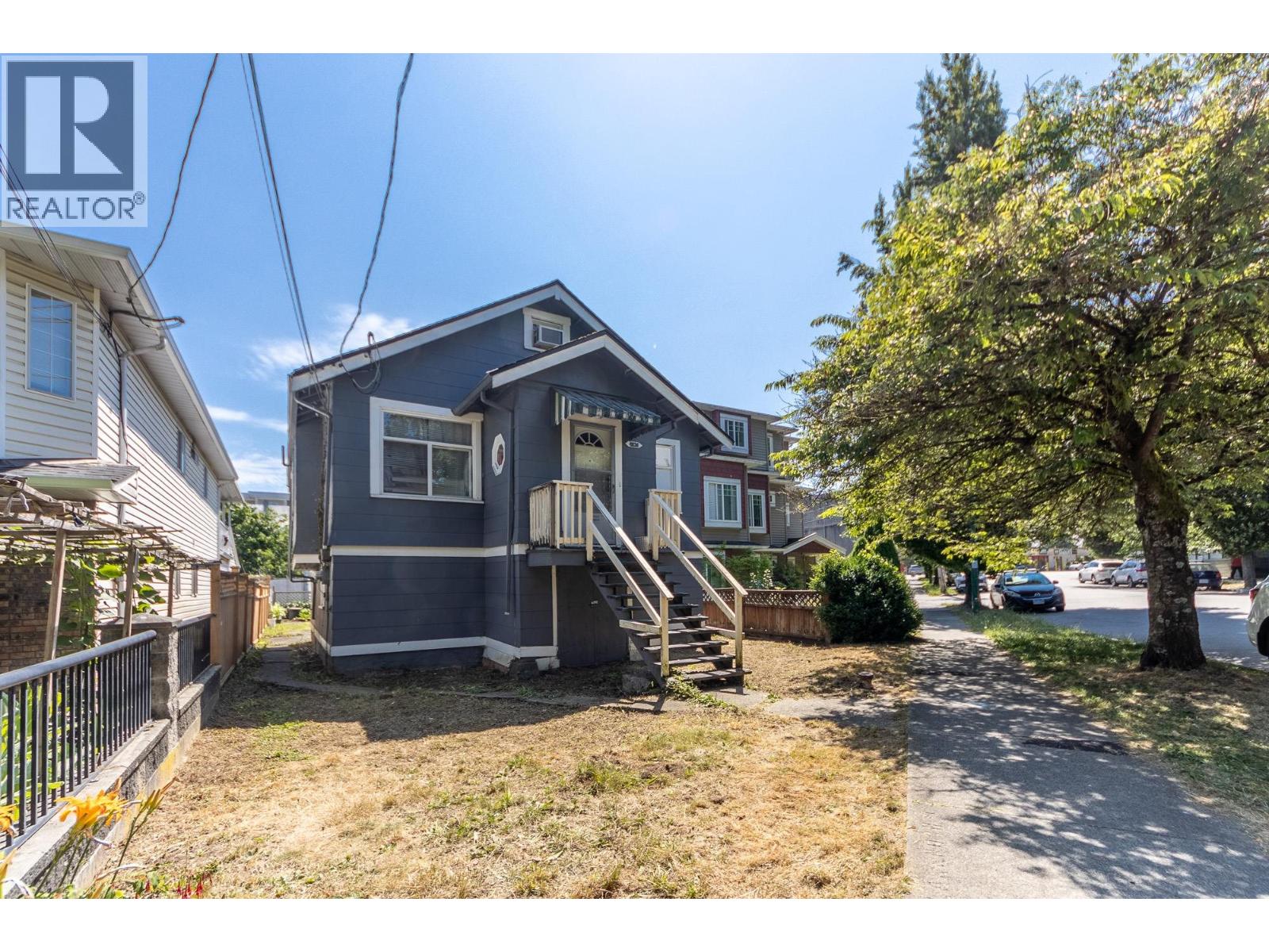 4836 Clarendon St, Vancouver, BC V5R 3J4