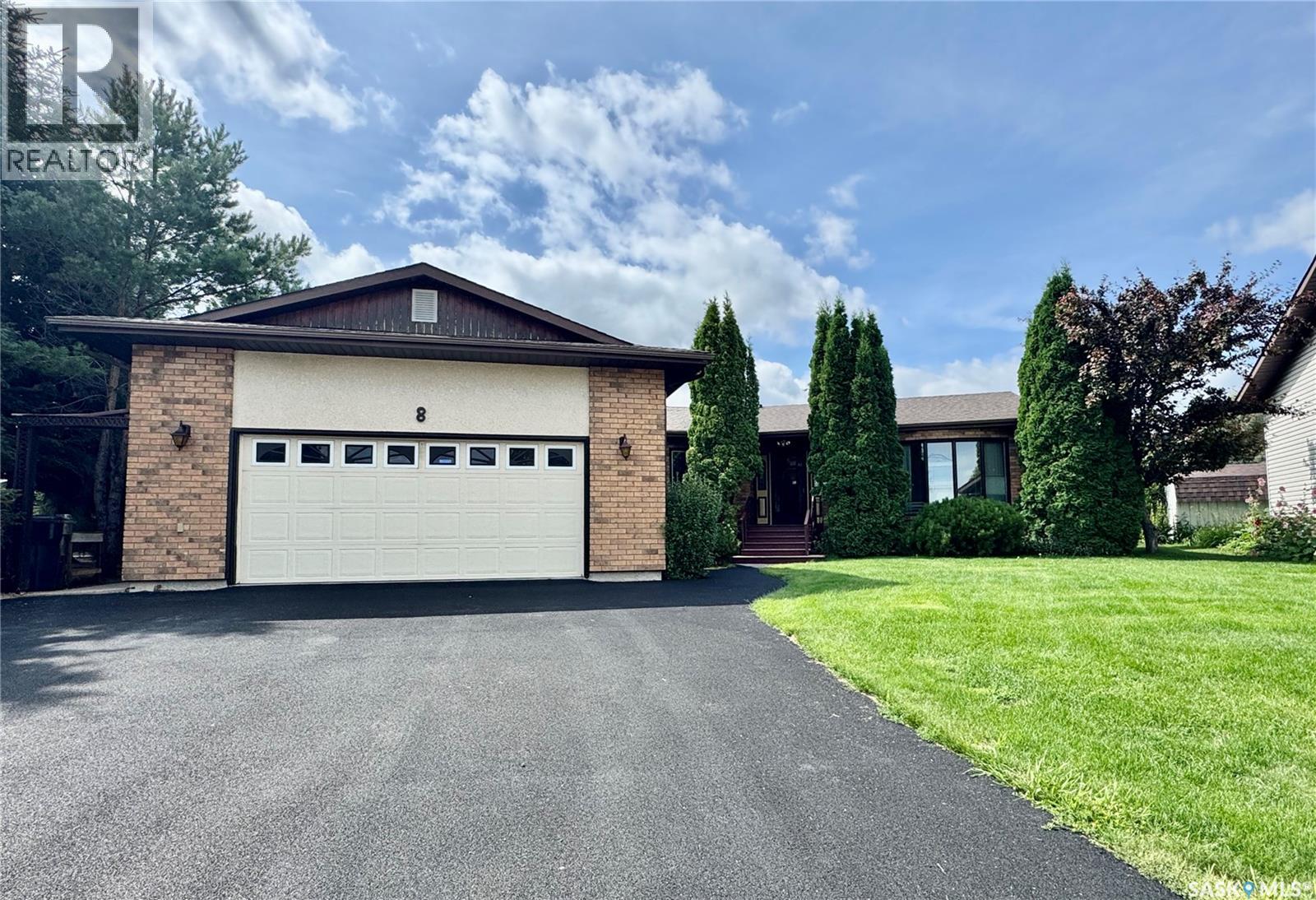 8 Dunning Bay, Yorkton, SK S3N 3X1