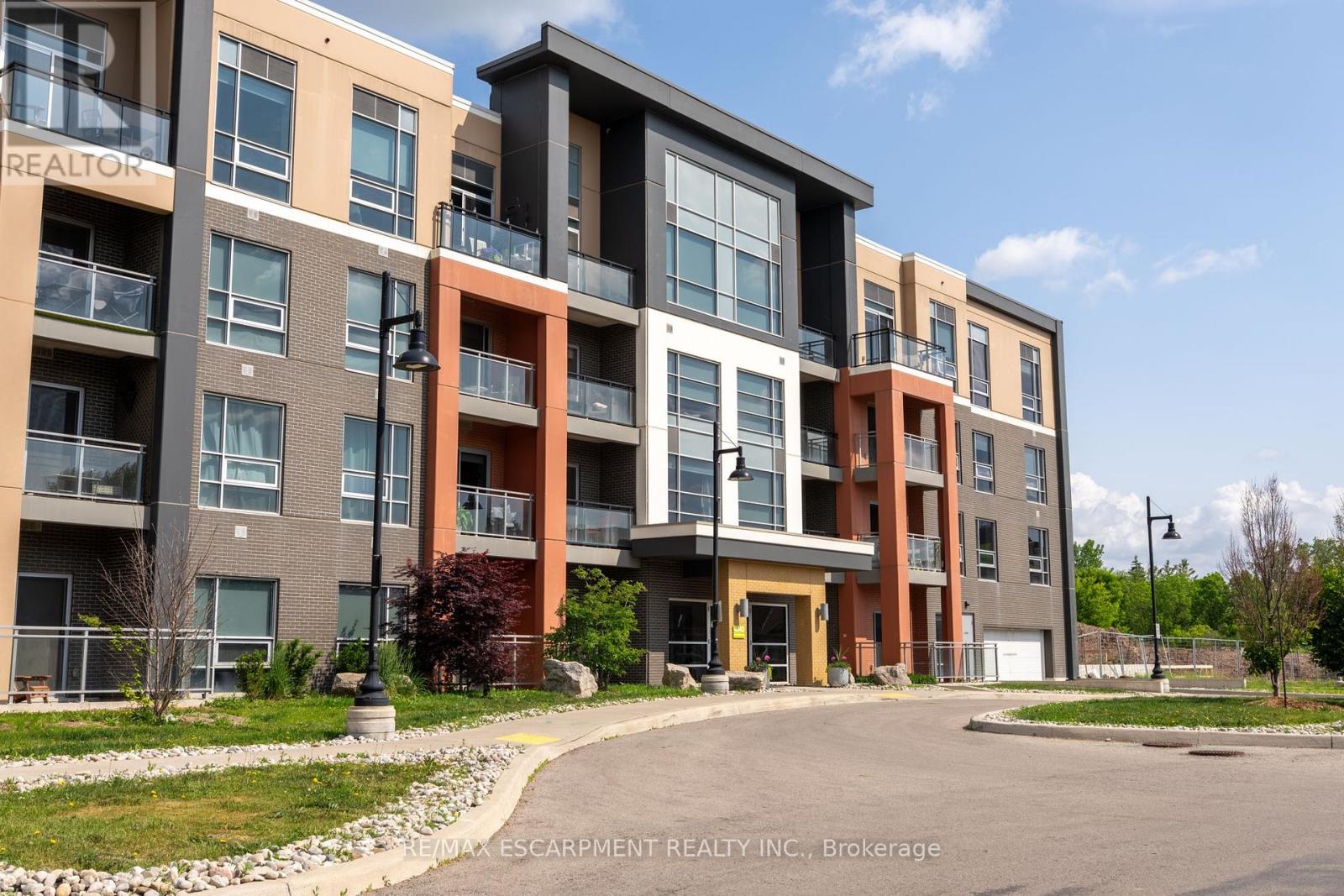 103 4040 Upper Middle Rd, Burlington, ON L7M 0H2