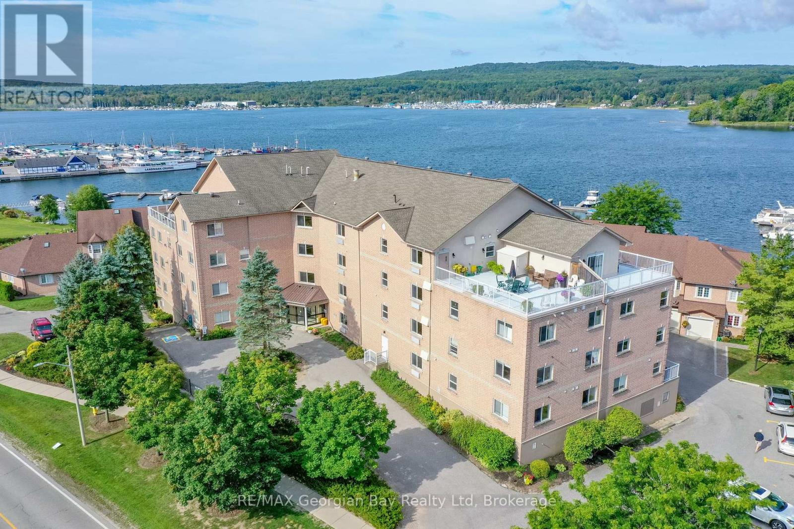 307 4 Beck Blvd, Penetanguishene, ON L9M 2H3