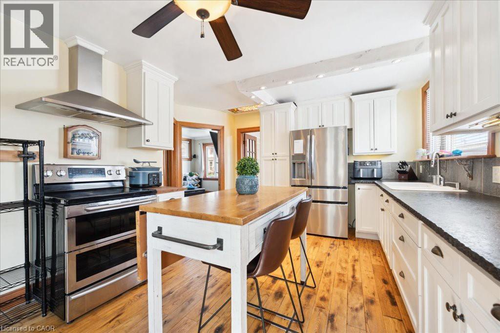 15 Jarvis St, Cambridge, ON N1R 1G7