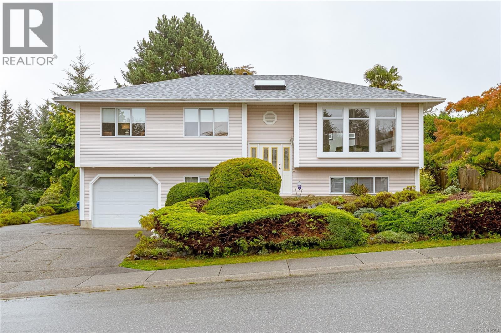 2389 Westhill Pl, Nanaimo, BC V9R 6M9