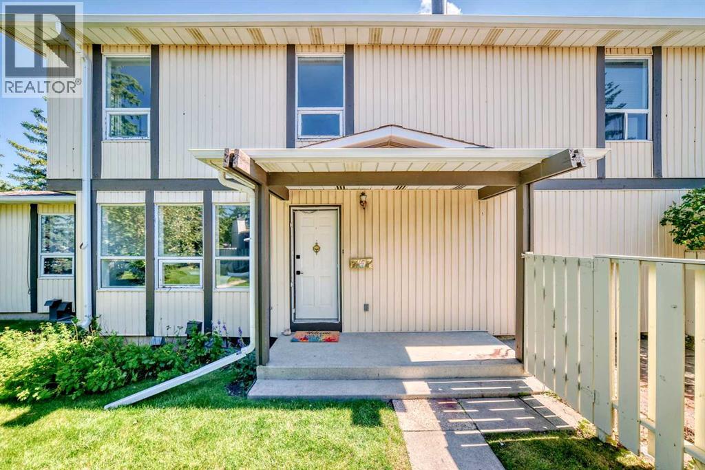 544 Blackthorn Road Ne Unit 404, Calgary, AB T2K 5J5
