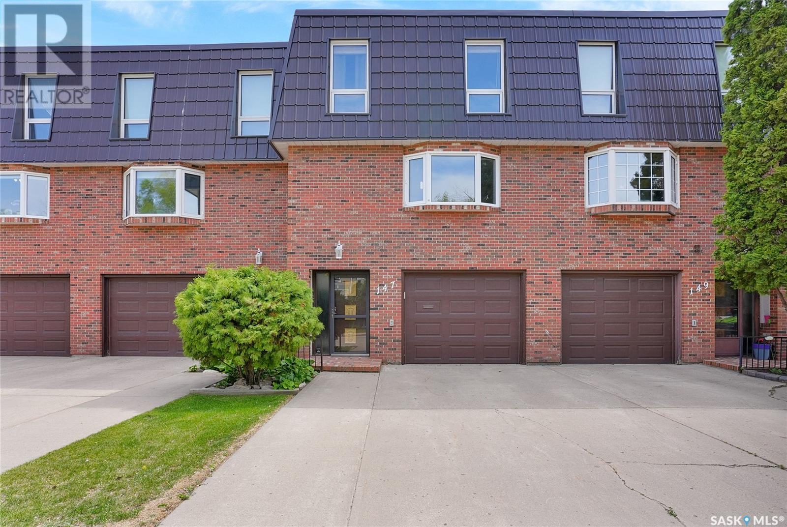 147 Hochelaga St W, Moose Jaw, SK S6H 2G2