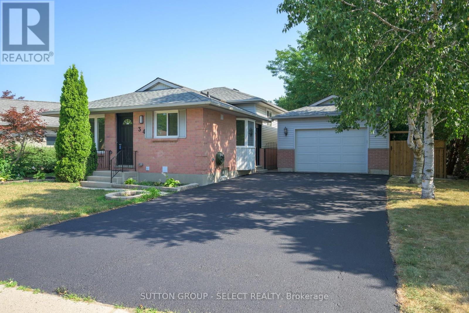34 Ripley Rd, London, ON N5V 3V1