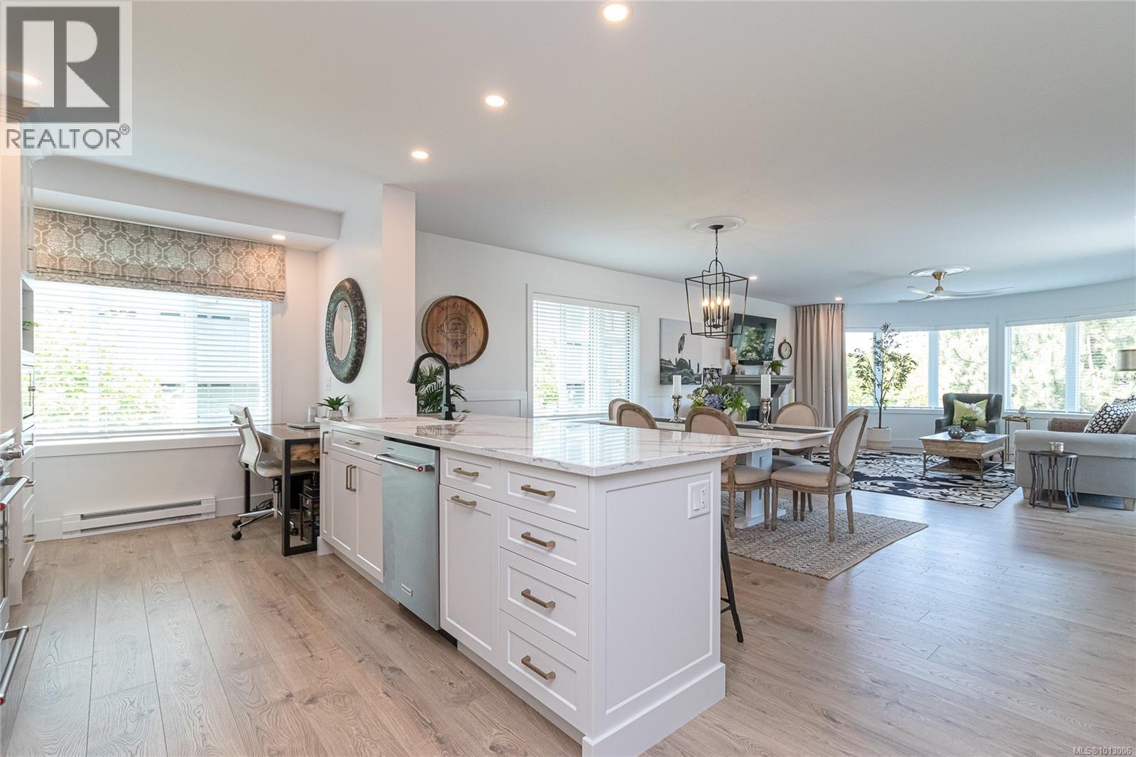 50 Songhees Rd Unit 516 Rd, Victoria, BC V9A 7J4