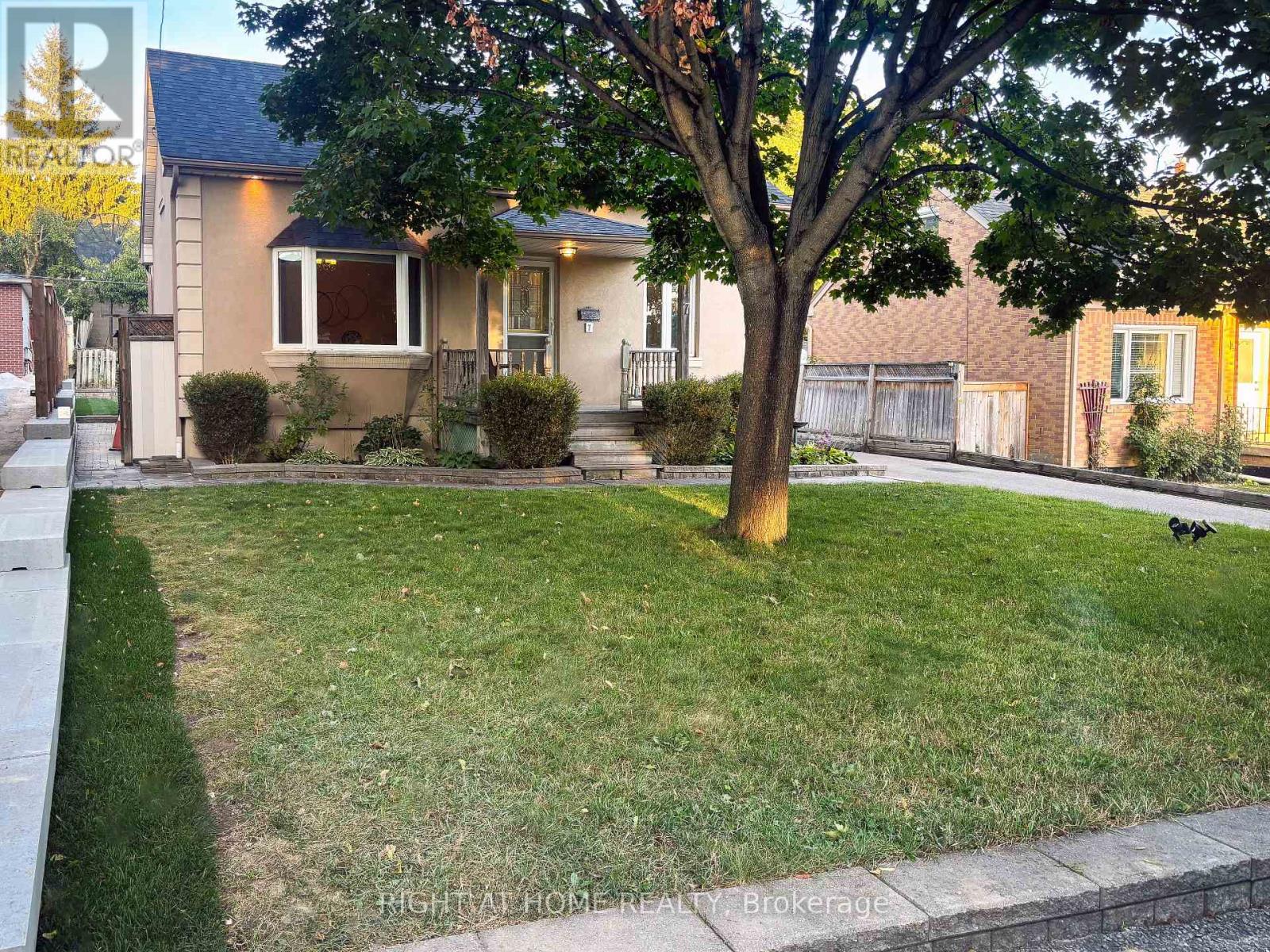 7 Adele Ave, Toronto Downsview-roding-cfb, ON M3L 1J2