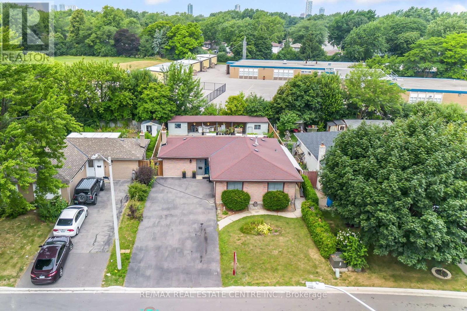 9 Watson Cres, Brampton, ON L6W 1E5