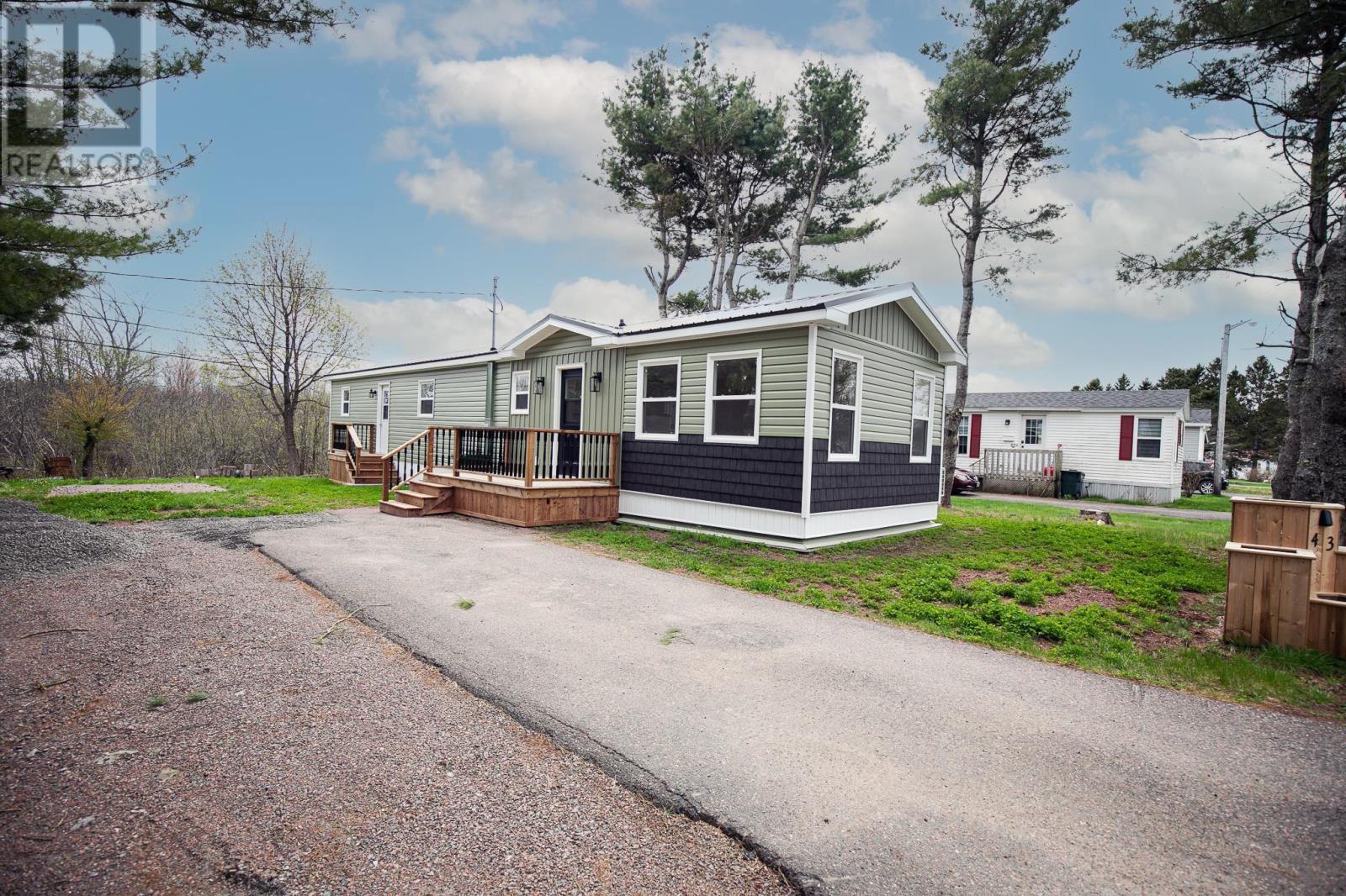 43 Lorne Cres, Amherst, NS B4H 4A7